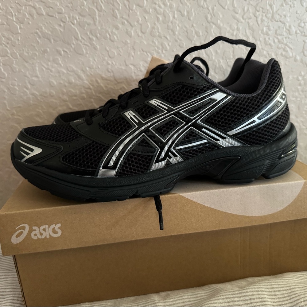 asics black silver